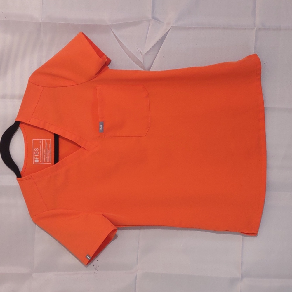 Figs Catarina One-Pocket Scrub Top - Sunset Orange